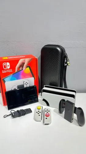 Nintendo Switch OLED Desbloqueado, Cartão SD 512GB + Case - Seminovo!