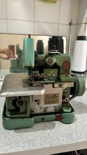 Máquina overlock
