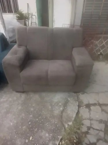 Vendo  jogo de sofá  3 e 2 lugares  o de 3  ainda na embalagem 