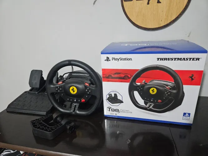 Volante Thrustmaster T98 Ferrari 296 GTB (PC, PS4, PS5)