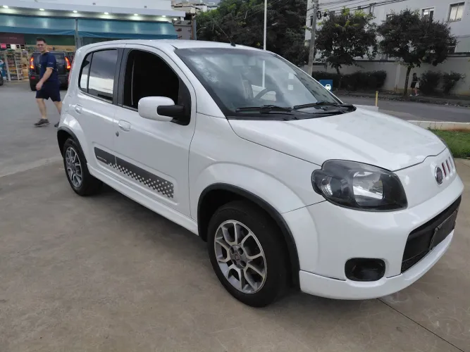 Fiat Uno Sporting 1.4 EVO Fire Flex 8V 4P 2014