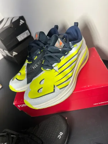 New Balance FuelCell SuperComp Elite V3 (Edição Especial TCS NYC Marathon).