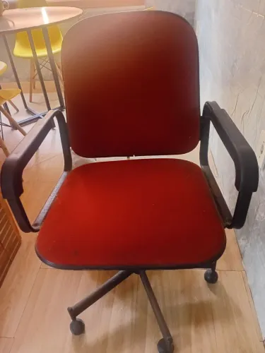 Cadeira de escritório giratóri.