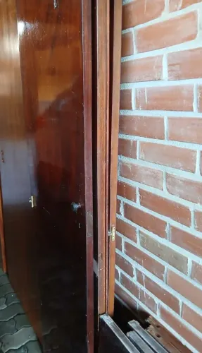 Vendo madeiras maciças de demolição/ portas de armário em cedro 