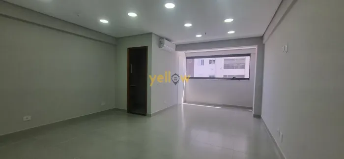 Alugue sala em Nova Arujá: 32m², 1 banheiro, por apenas R$3000. Ideal para seu negócio! Co