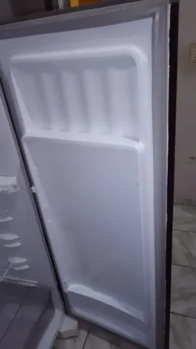 Vendo pegando perfeitamente está faltando alguns acessórios por dentro está plastificada