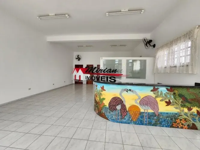 Ponto comercial à venda em Peruíbe - Salão comercial com 2 banheiros e cozinha + 2 kitnets