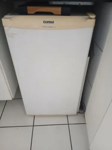 Frigobar com congelador furado