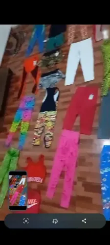 Roupas na etiqueta de academia, vende se tudo pra brecho