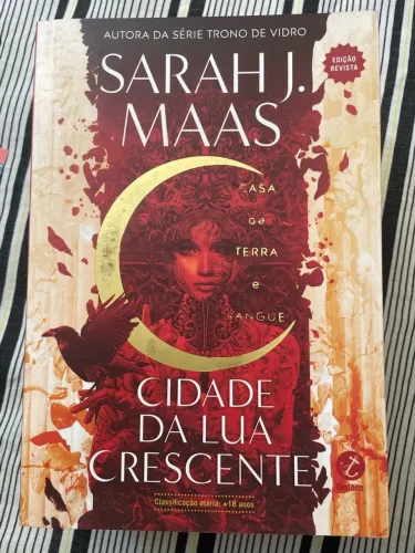 Livro: Cidade da Lua Crescente - Casa de Terra e Sangue (Sarah J. Maas)