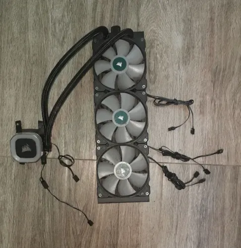 Water Cooler Corsair H150i Pro RGB 360mm - No Estado / Para Peças / Sem Testar