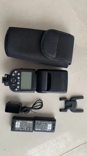 Flash Godox V860III-F para Fujifilm + 2 Baterias e Acessórios (Kit Completo)