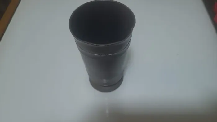 Antigo copo de estanho da marca Seculo