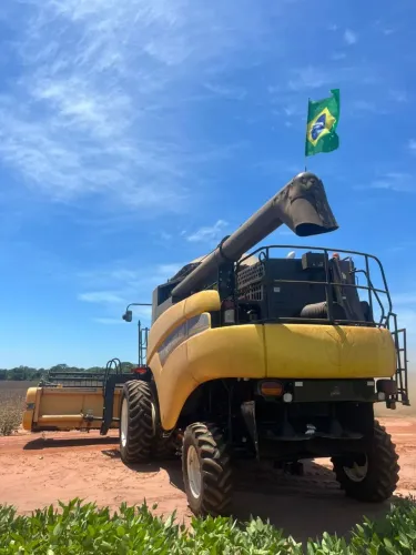 Colheitadeira New Holland CR5080 ano 2013