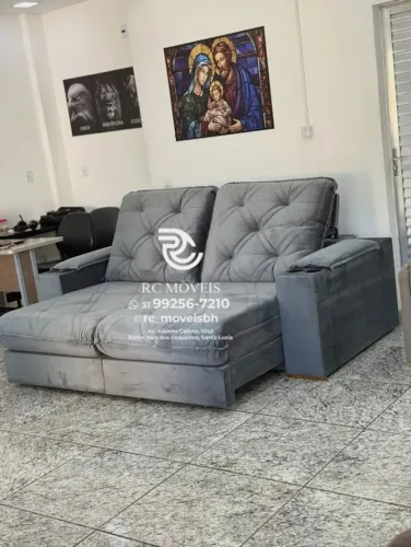 Sofá Retrátil Reclinável Cuiabá com Porta Copos D33 Molas Ensacadas