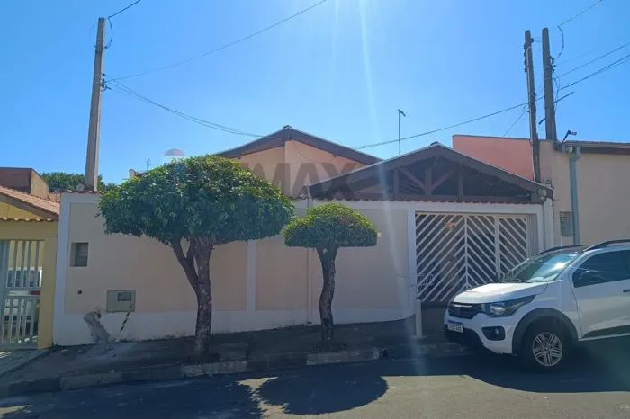 Casa térrea de três quartos com suíte e closet no Jardim Planalto