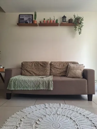 Sofá 3 lugares aconchegante!