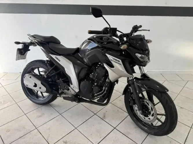 YamahaFZ25 2020, Aceitamos trocas! Parcelo no cartão em ate 21x! Financiamos!