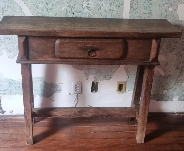 Mesa Suporte em Madeira Maciça 