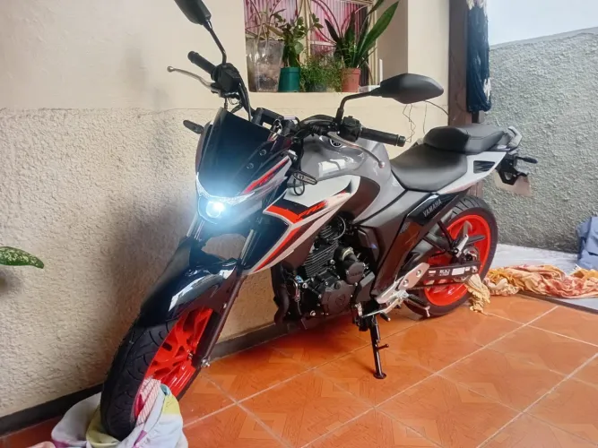Yamaha FZ25 2025/2026 - Apenas 161 km - Estado de Nova!