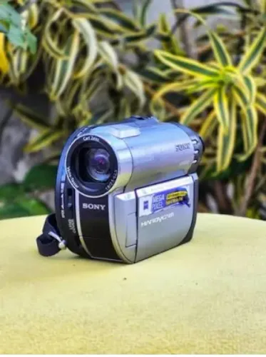 Sony Handycam DCR-DVD610 (Para Retirada de Peças / No Estado)