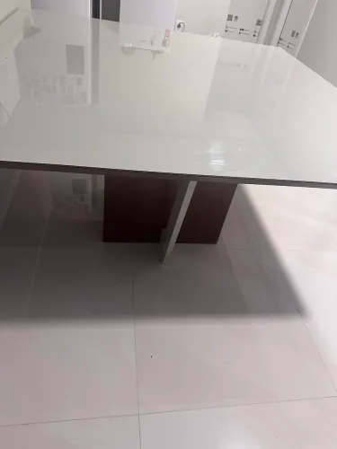 MESA JANTAR 8 LUGARES - Vidro Branco e Madeira Bicolor - Design Moderno
