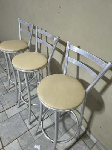 Banqueta em alumínio