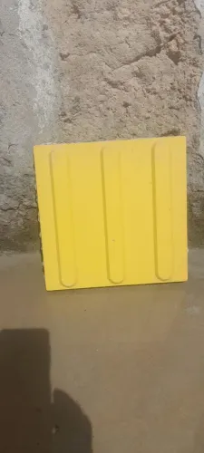 piso tátil de concreto