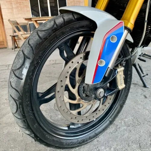 BMW - G310 R