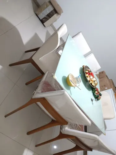 Mesa e cadeiras