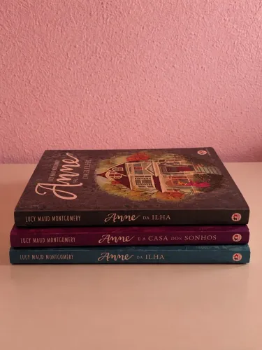 3 livros Anne With E 