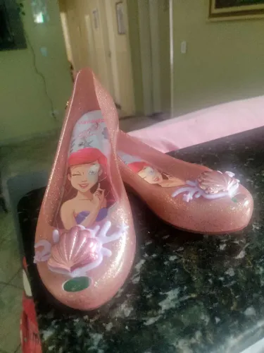 Mini Melissa Ultragirl + Disney Princess em rosa glitter,  Pequena Sereia TM 32 