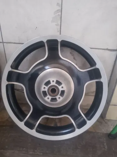 Roda de moto Harley stret glid