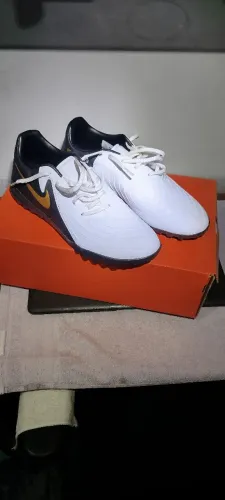Chuteira Nike Phantom Academy