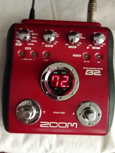 Pedaleira ZOOM B2 para contrabaixo 