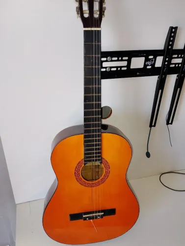 Vende-se violão