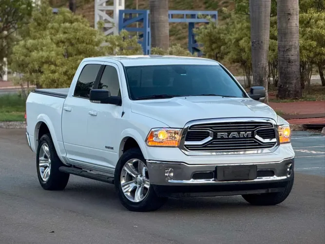 Ram Classic Laramie 5.7 V8 16V Gasolina 4X4 Aut. 2023