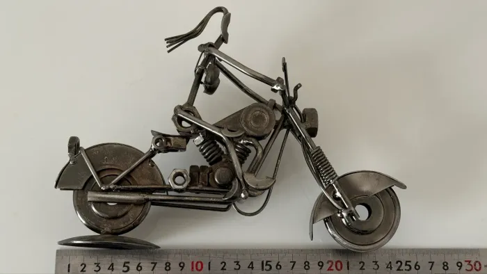 Motocicleta feita de ferro 
