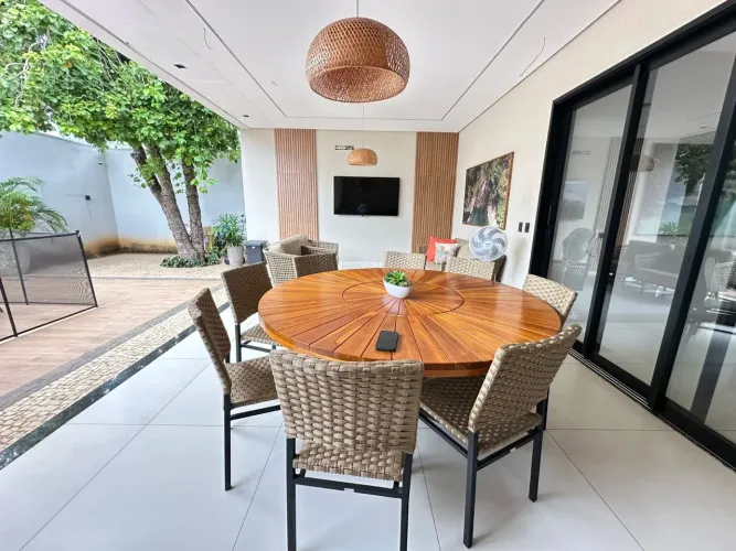 Casa com 4Q e móveis planejados à venda na 605 Sul