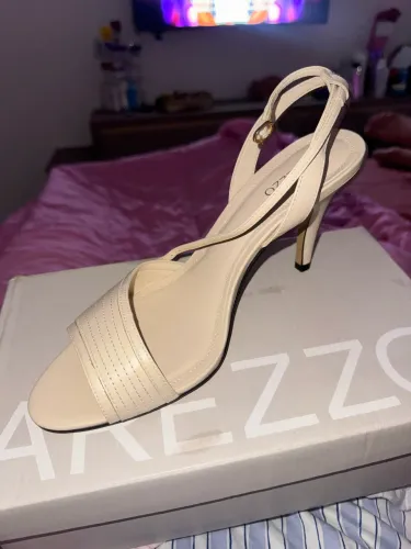 Sandália Branca Arezzo Nova 38