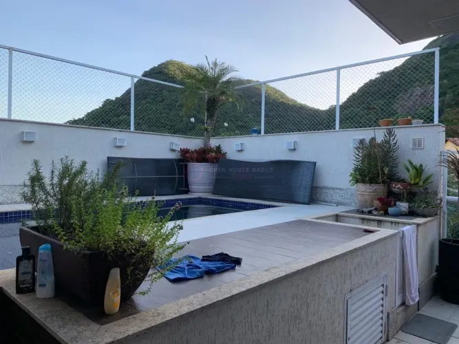 À venda cobertura no condomínio Giardino di Capri!!!