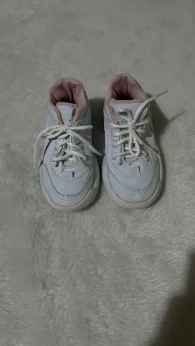 Tênis feminino usado Tam 27