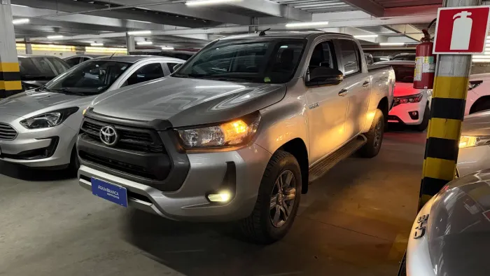 Toyota Hilux CD SR 4X4 2.8 TDI Diesel Aut. 2025