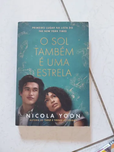 Livro O sol também é uma estrela - Nicola Yoon