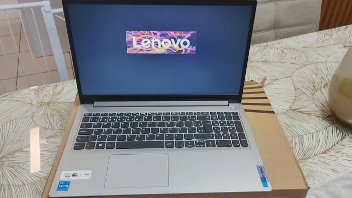 Notebook Lenovo IdeaPad 1 15iau7 sem marcas de uso