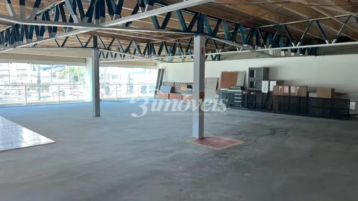 Sala Comercial para Locação Anual, 350m², 2 banheiros, 8 Vagas de Garagem, Praia Brava - I