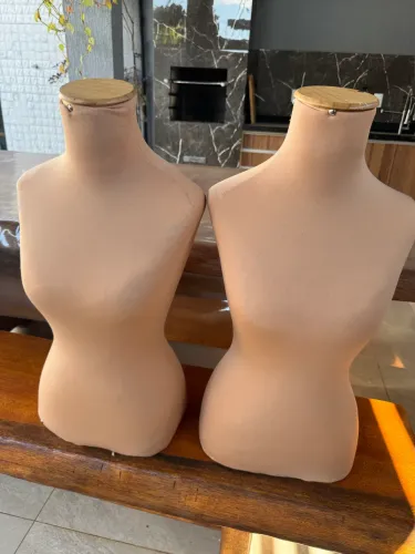 Manequim busto look com pedestal