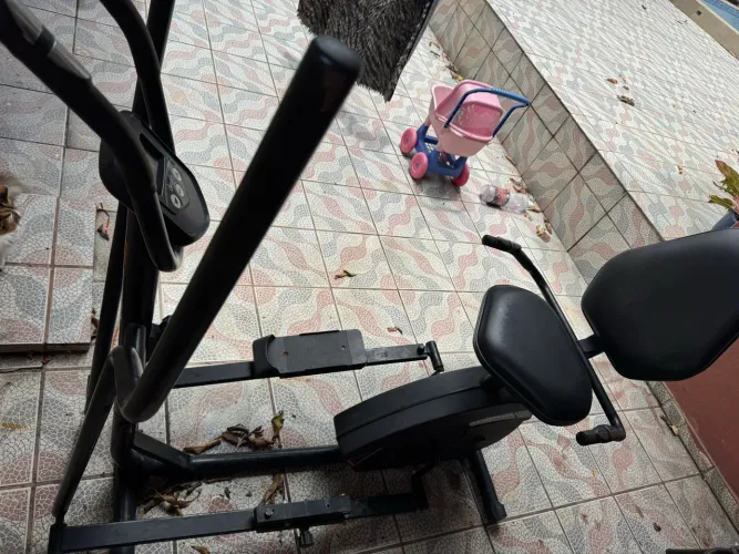 Elíptico e bicicleta ergométrica 