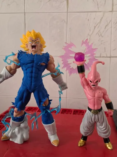 2 action figura , madjim Vegeta e kidboo