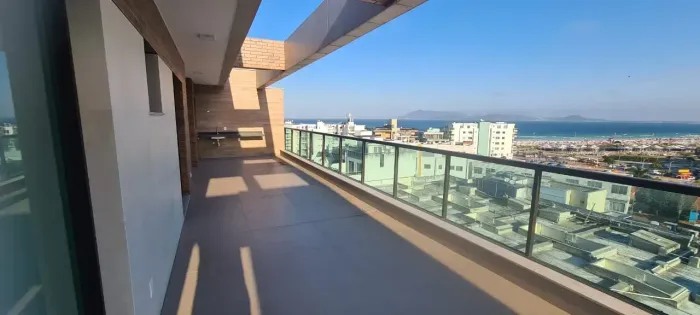 Cobertura em Cabo Frio com Vista Espetacular à poucos passos da praia